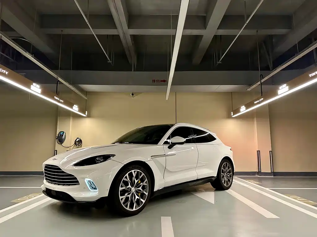 Aston Martin DBX 2021 4.0T V8 Back to Basics