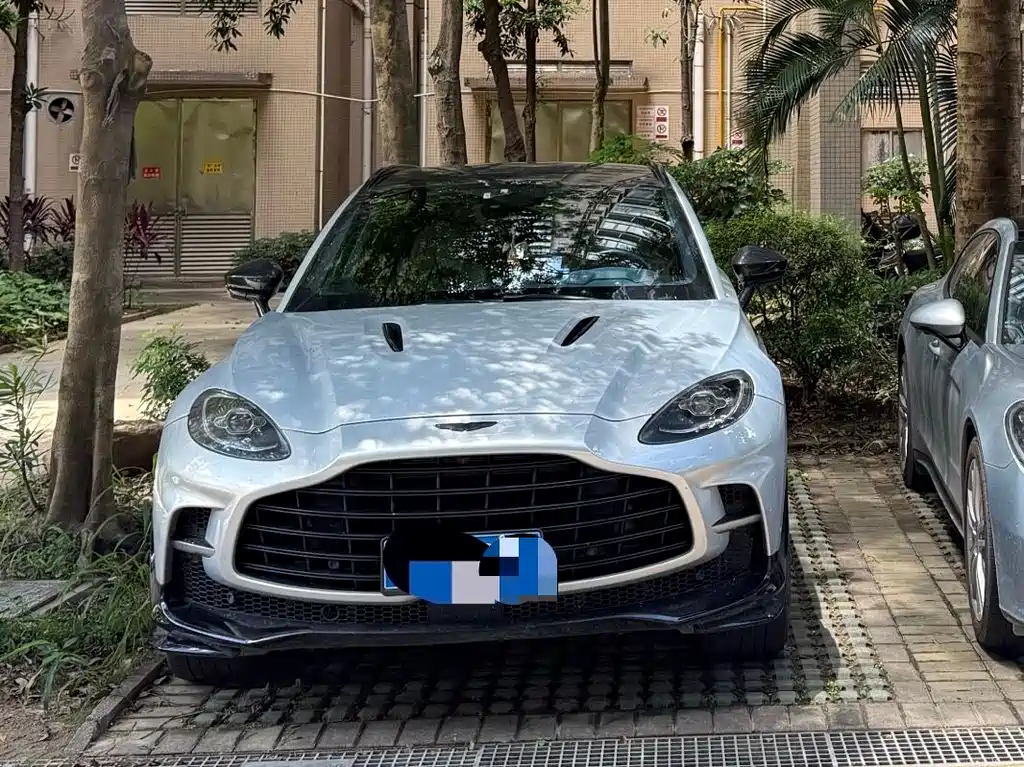 Aston Martin DBX 2023 4.0T V8 707