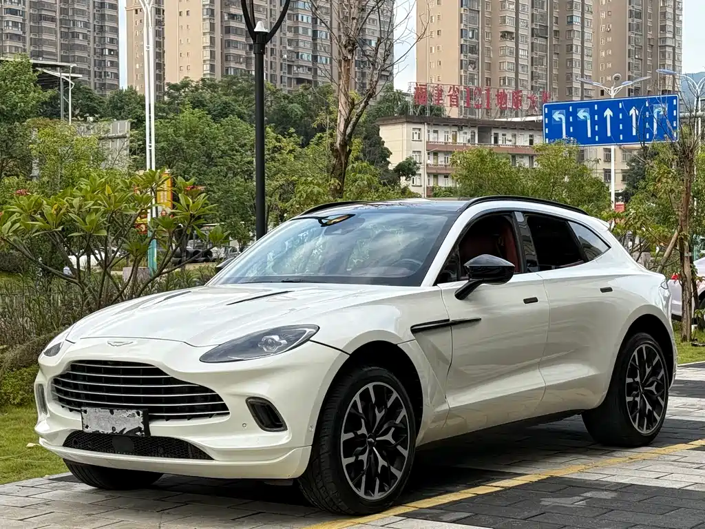 Aston Martin DBX 2020 4.0T V8
