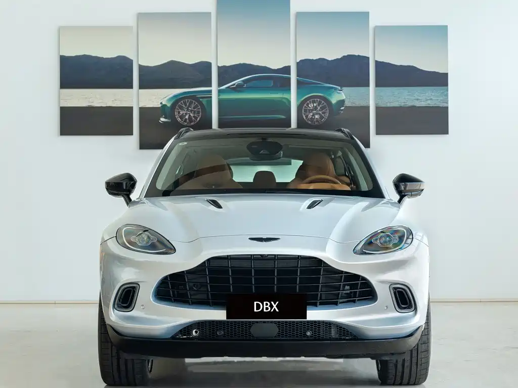 Aston Martin DBX 2024 4.0T V8