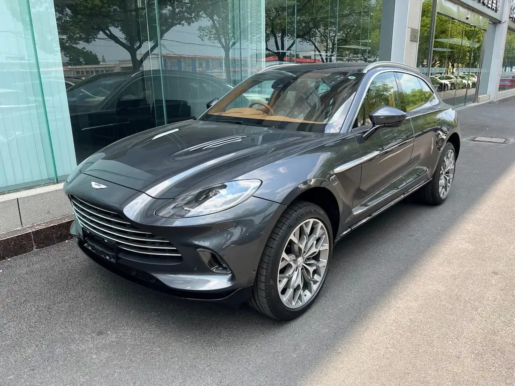 Aston Martin DBX 2024 4.0T V8