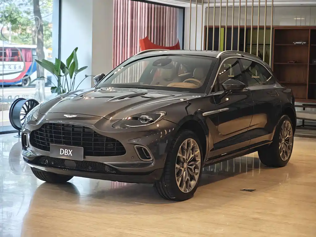 Aston Martin DBX 2024 4.0T V8