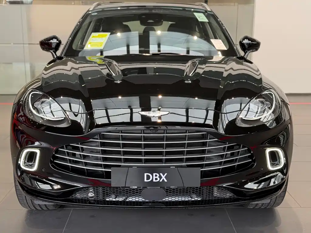 Aston Martin DBX 2024 4.0T V8