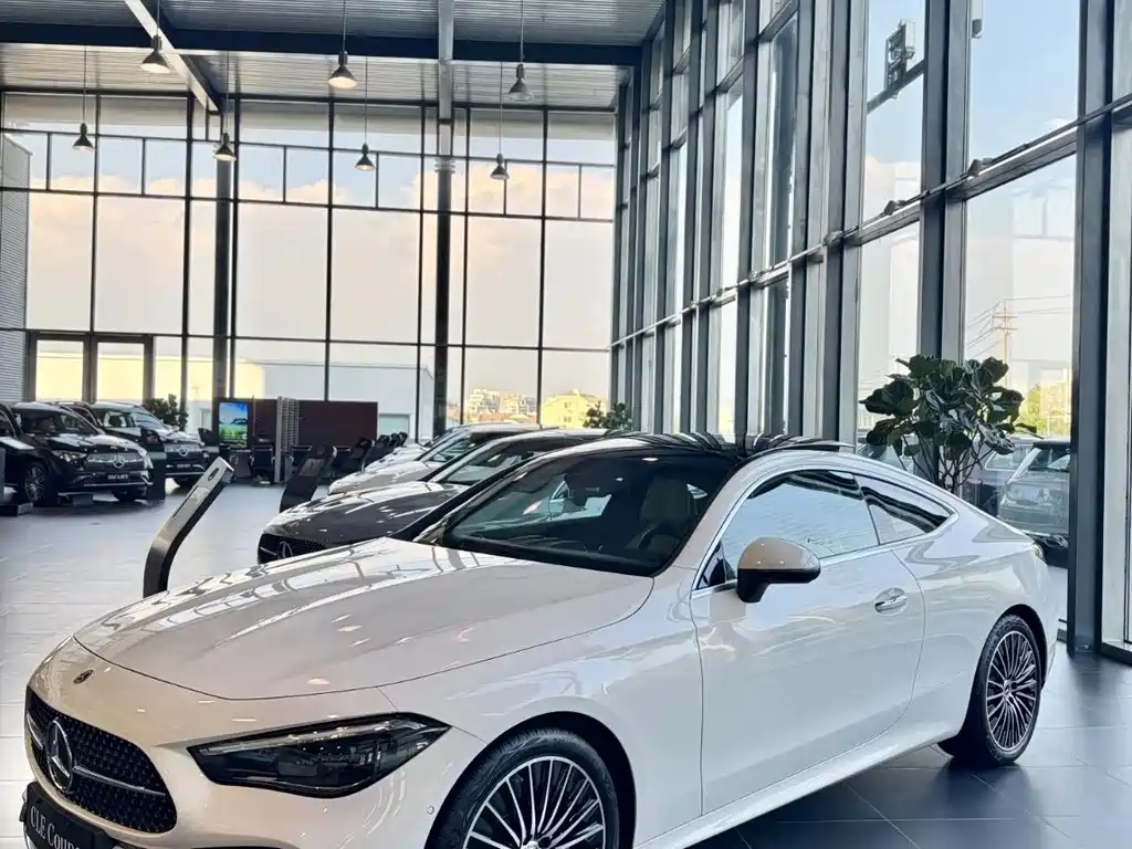 Mercedes-Benz CLE 2024 CLE 300 4MATIC динамичное купе