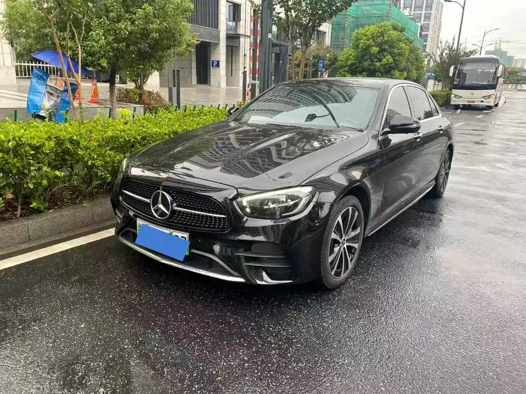 Обновленный спортивный седан Mercedes-Benz E-class New Energy 2022 с двумя подключаемыми модулями E 350 e L