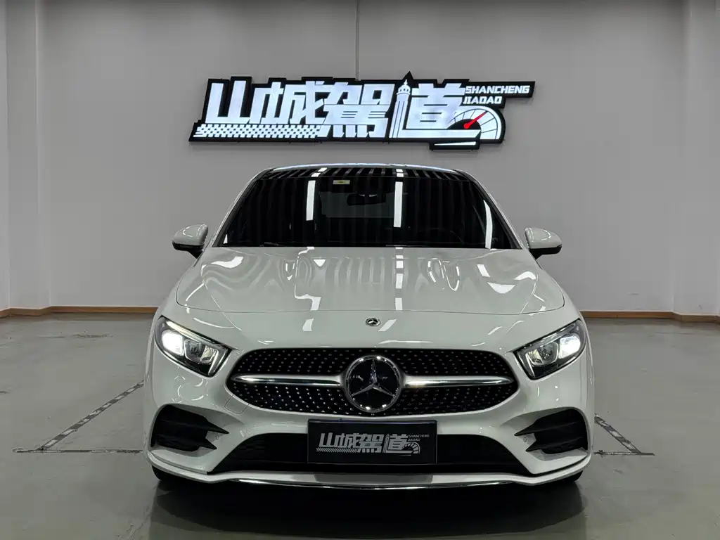 Mercedes-Benz A-class 2021 A 200 L sports sedan fashion type
