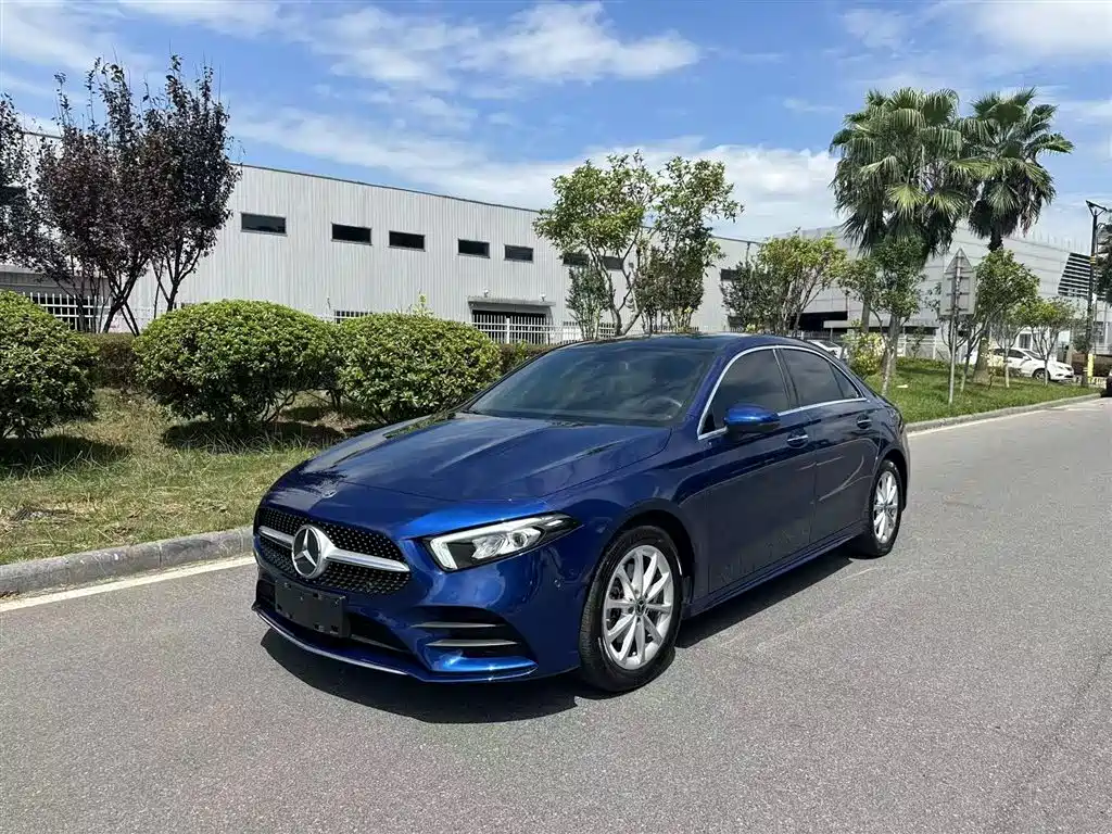 Mercedes-Benz A-class 2021 A 200 L sports sedan fashion type