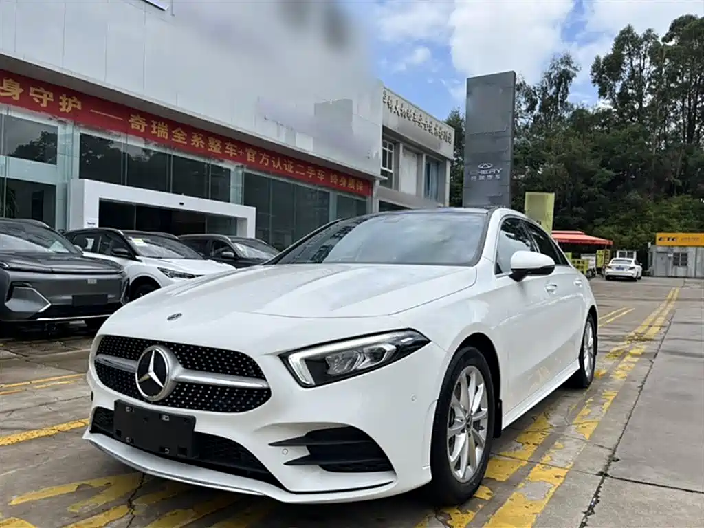 Mercedes-Benz A-class 2022 facelift A 200 L sports sedan fashion type