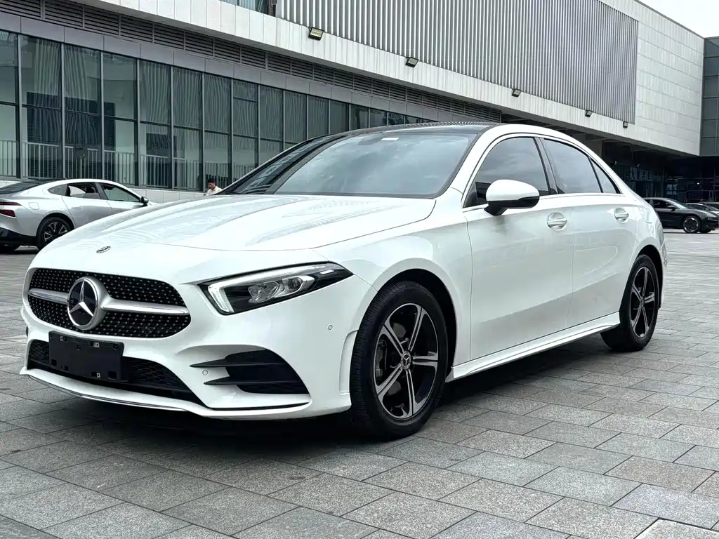 Mercedes-Benz A-class 2022 A 200 L sports sedan fashion type
