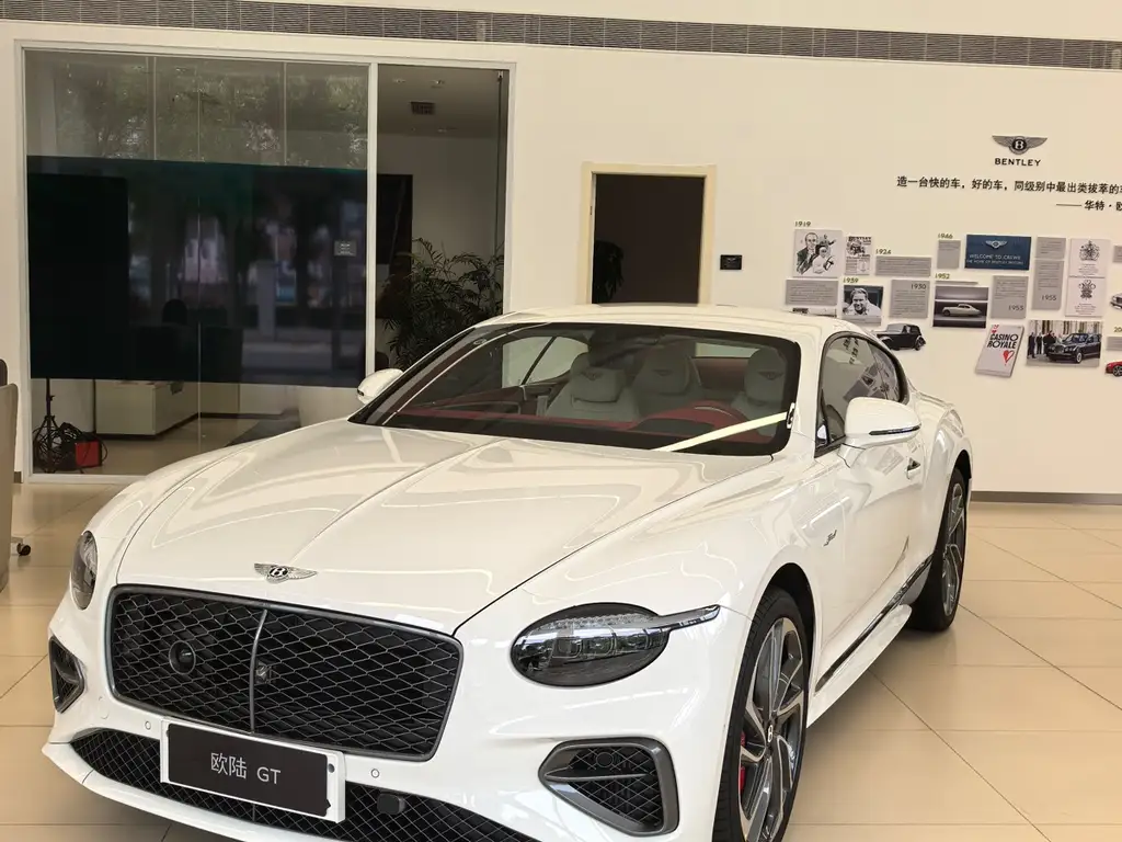 Подключаемый гибрид Continental 2025 GT Ultimate Edition