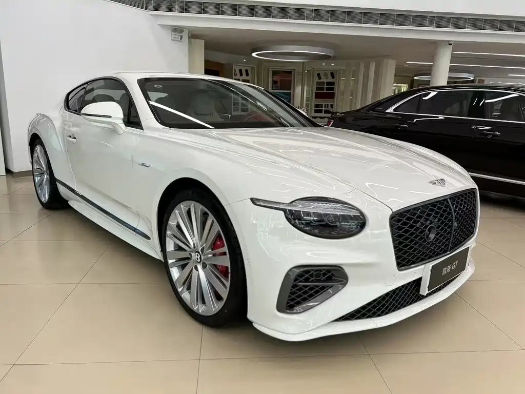 Подключаемый гибрид Continental 2025 GT Ultimate Edition