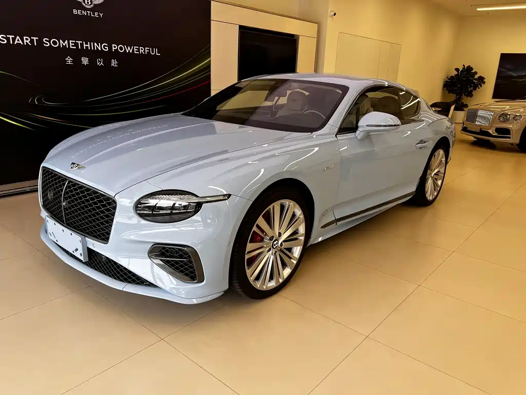 Подключаемый гибрид Continental 2025 GT Ultimate Edition