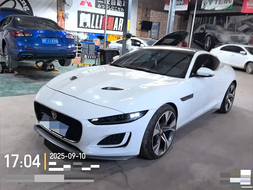 Jaguar F-TYPE 2021 P300 с задним приводом First Edition с жестким верхом
