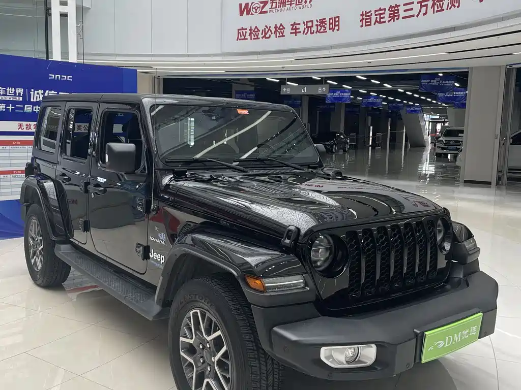 Четырехдверная версия Wrangler 2021 2.0T Sahara