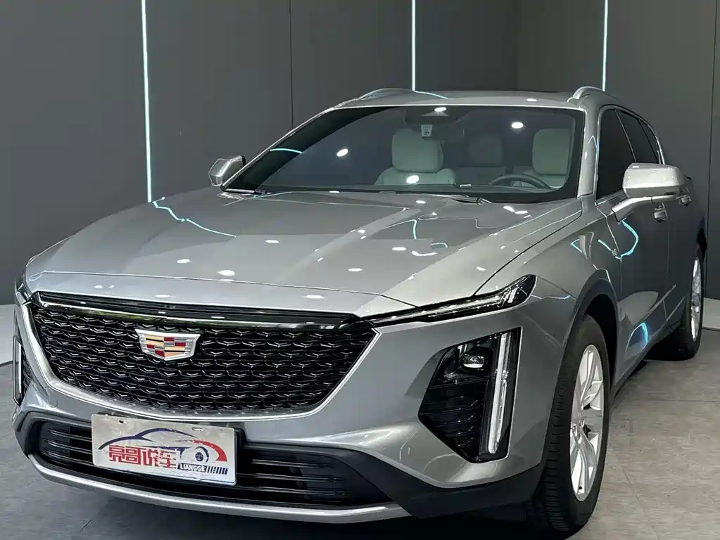 Cadillac GT4 2023 25T Style