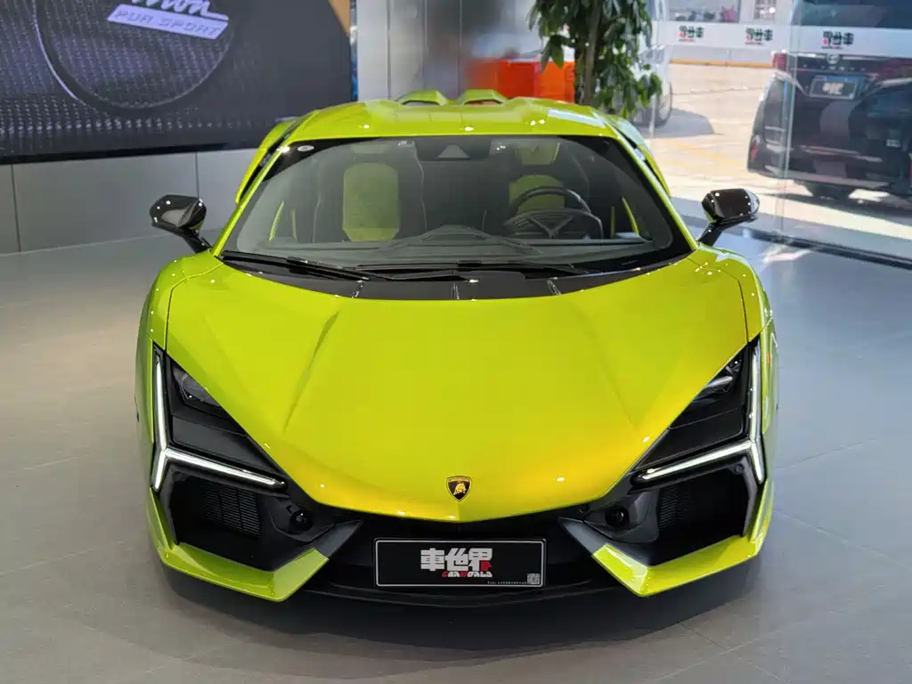 Revuelto 2023 6,5л PHEV Стандартное издание