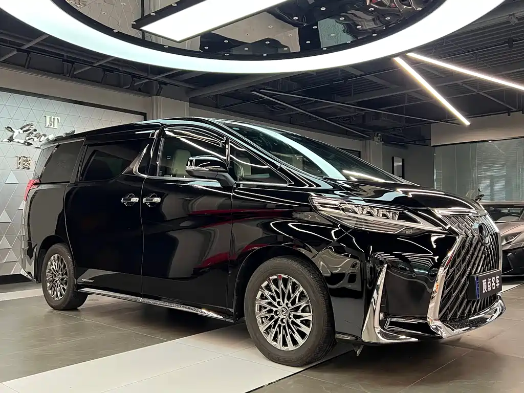 Lexus LM 2020 300h four-seater Royal Edition