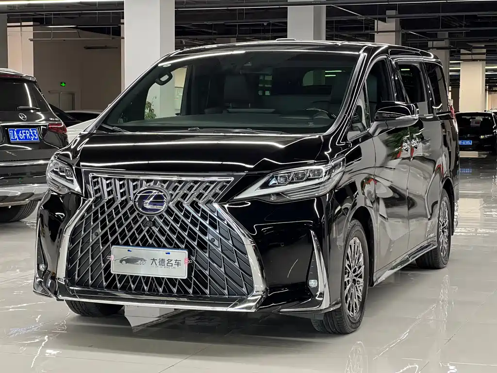 Lexus LM 2020 300h four-seater Royal Edition