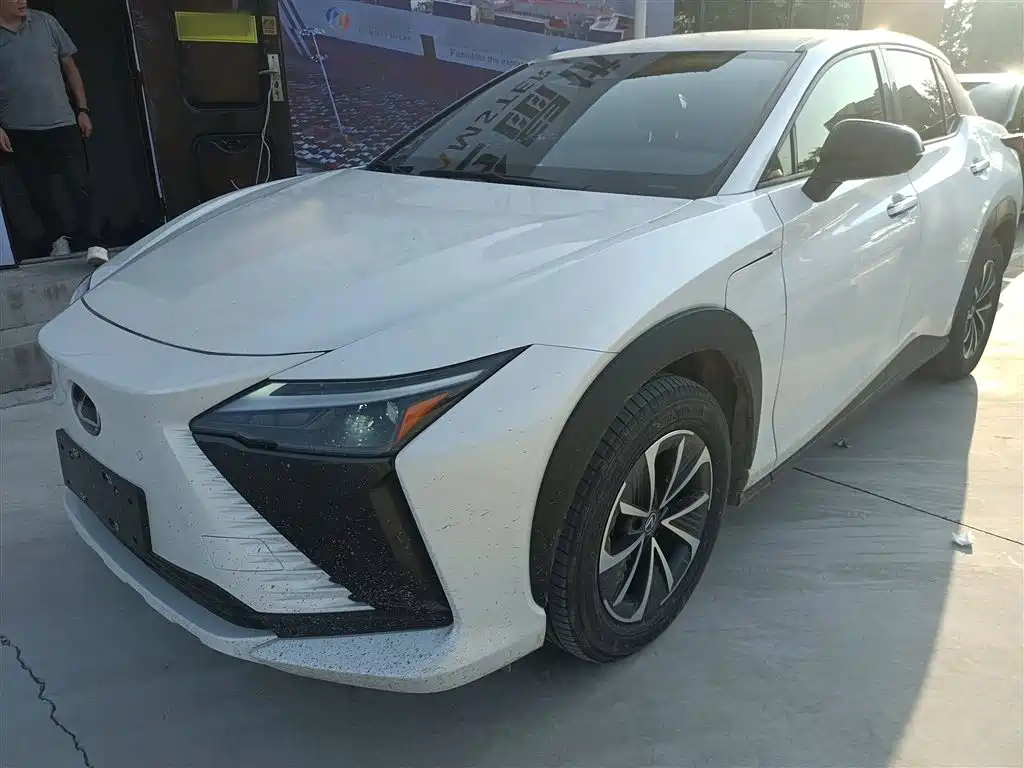 Lexus RZ 2023 450e four-wheel drive vertical version