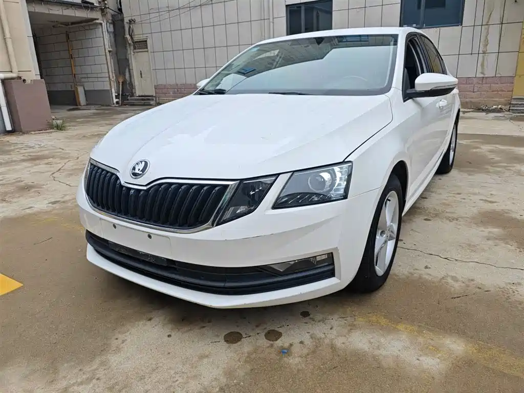 Octavia 2019 1.5L manual Standard version Country V