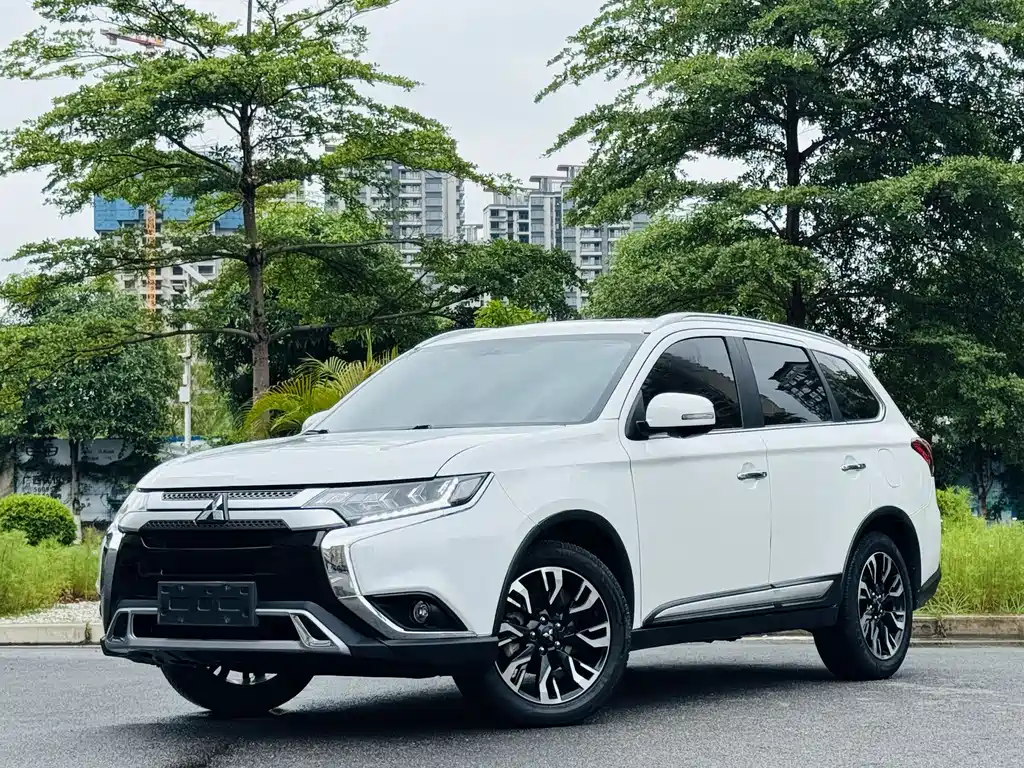 Outlander 2019 2.4L 4WD Peugeot 7-seat National VI