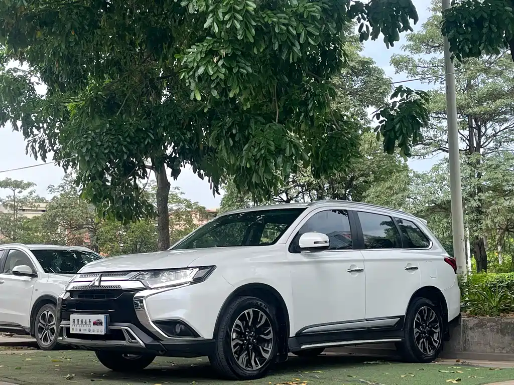 Outlander 2019 2.0L 2WD Smooth 5-seat National VI