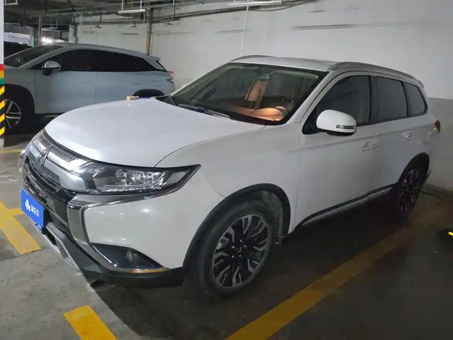 Outlander 2019 2.0L two-wheel drive Enjoy Edition 7-seater Country VI