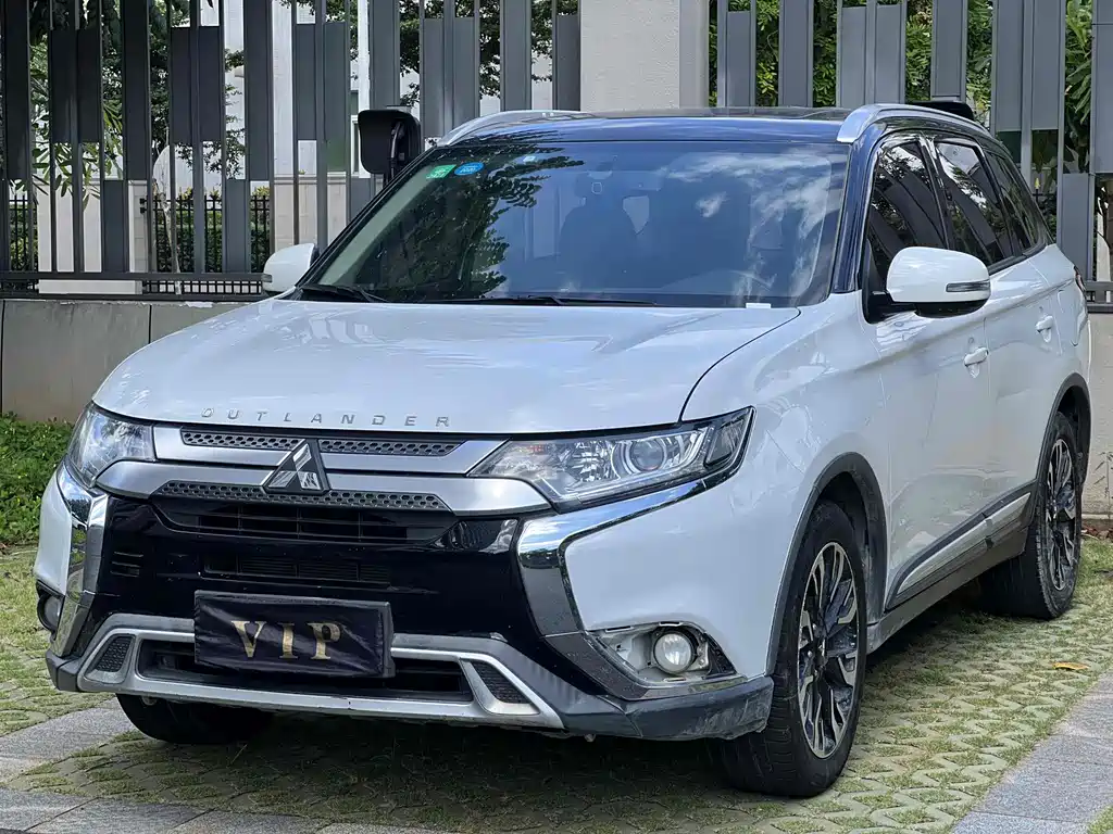 Outlander 2019 2.0L 2WD Smooth 5-seat National VI
