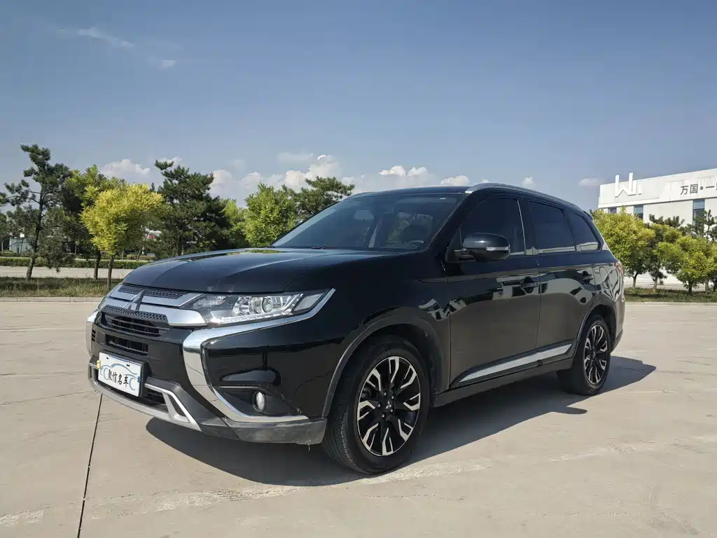 Outlander 2020 2.0L two-wheel drive Enjoy Edition 5 seats
