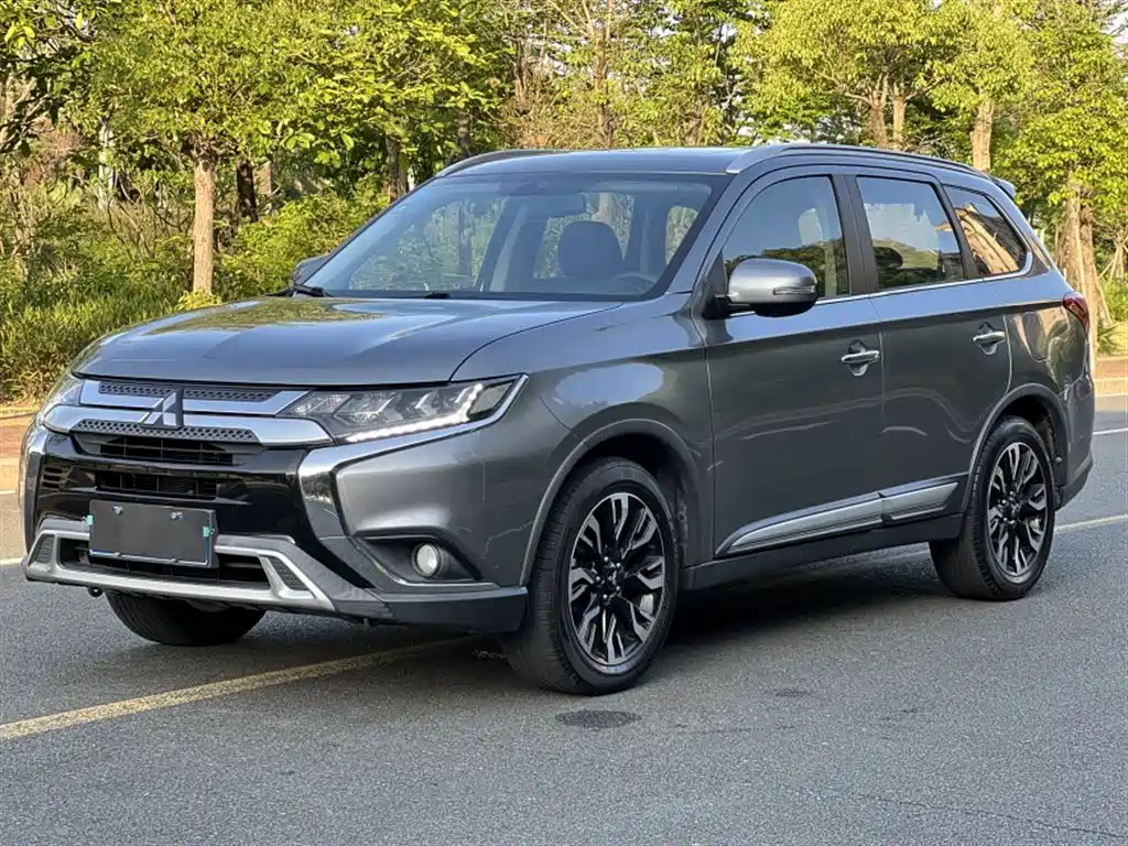 Outlander 2019 2.4L 4WD Peugeot 7-seat National VI