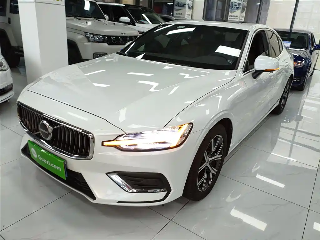 Volvo S60 2023 B4 Intelligent Luxury Edition