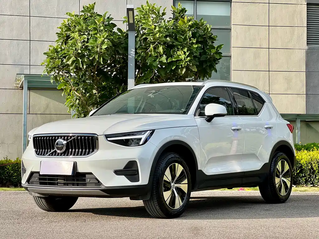 VOLVO XC40 2024 B3 Intelligent Luxury Edition