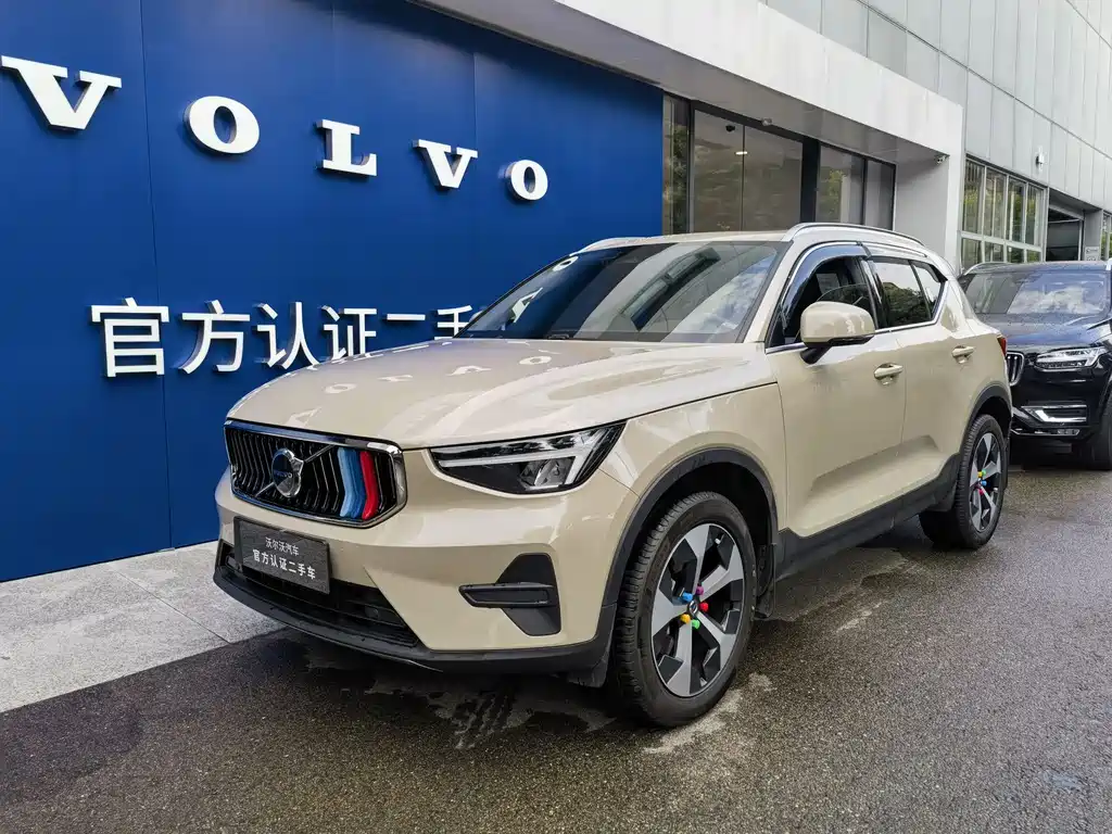 Volvo XC40 2025 B4 four-wheel drive Zhiyuan Deluxe Edition
