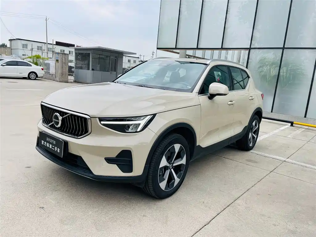 Volvo XC40 2025 B4 four-wheel drive Zhiyuan Deluxe Edition