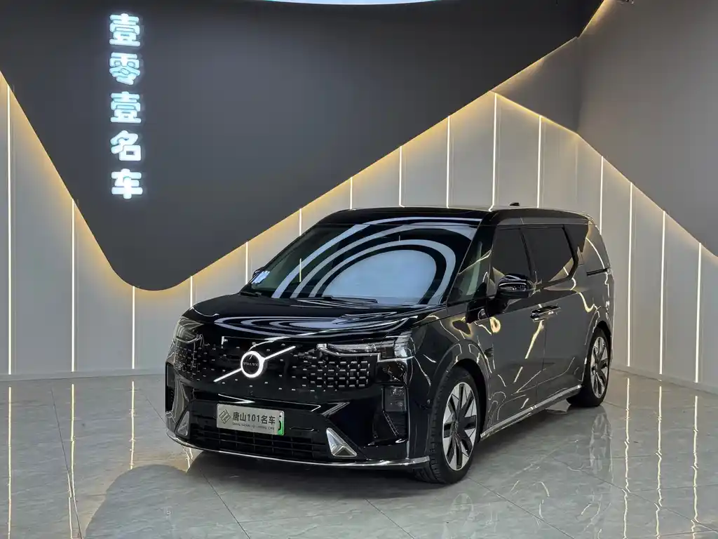 Volvo EM90 2025 Ultra six-seater