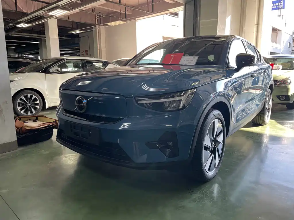 Версия Volvo C40 2024 с длительным сроком службы аккумулятора