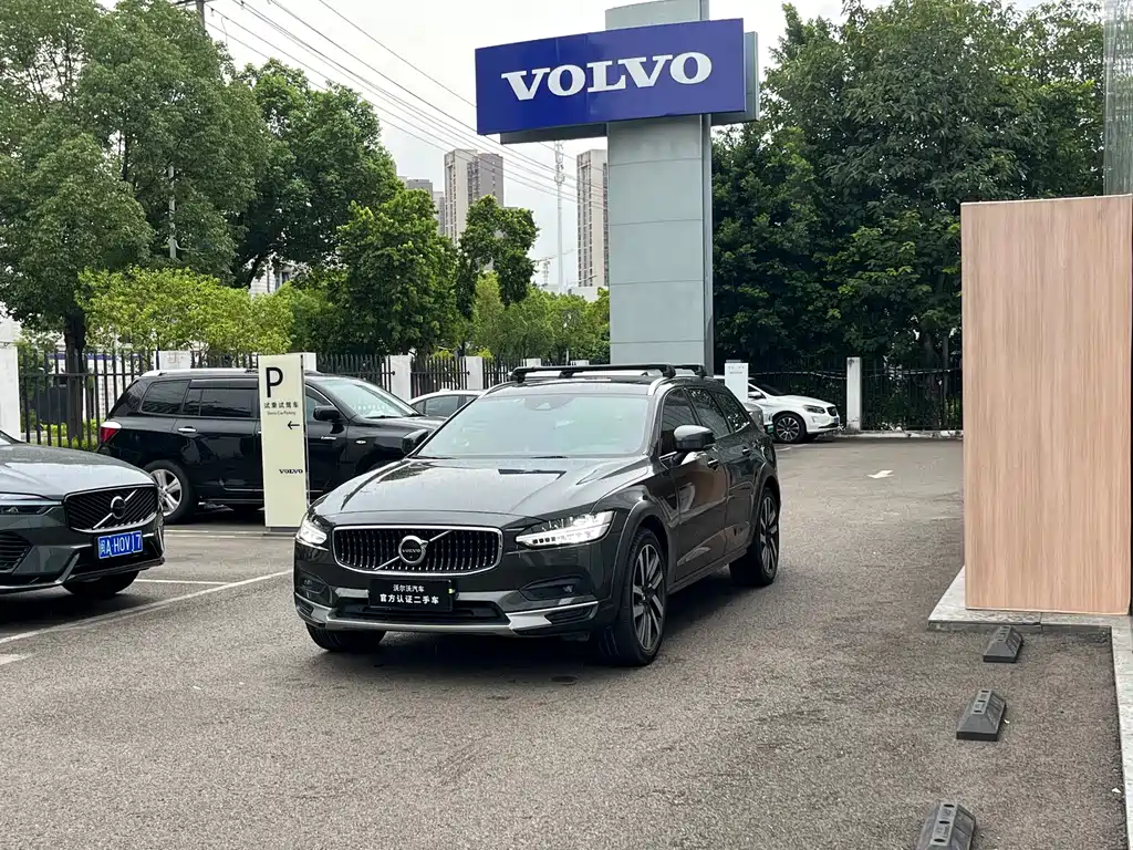 Volvo V90 2021 Cross Country B5 AWD Intelligent Edition