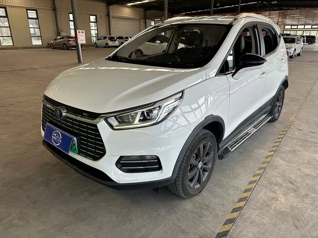 Ведущая модель Yuanxin Energy 2019 EV360 Zhilian