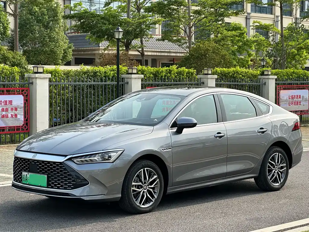 Отличный тип Qin PLUS 2023 Champion Edition DM-i на 120 км