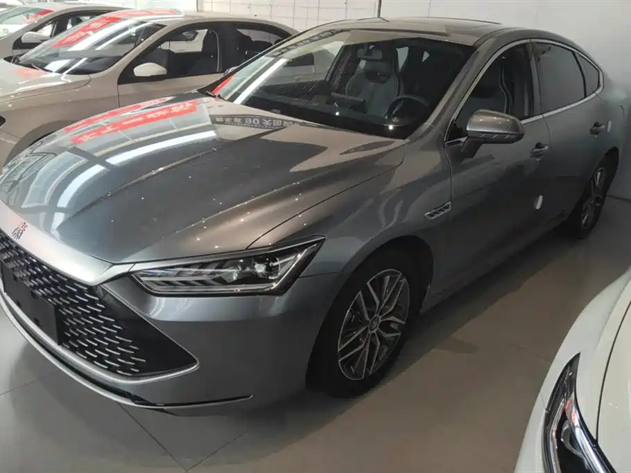 Qin Plus 2021 DM-i 55 км Премиум-класса