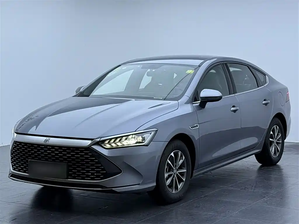 Qin PLUS 2024 Glory, версия DM-i, ведущий тип на 55 км