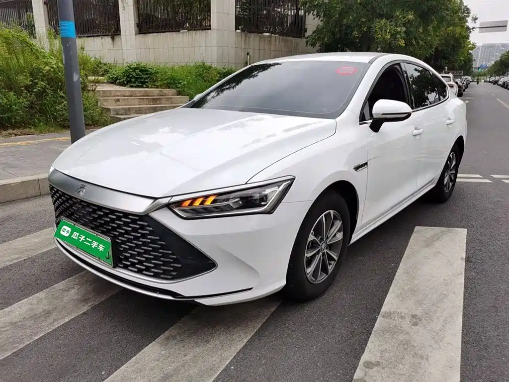 Qin PLUS 2024 Glory, версия DM-i, ведущий тип на 55 км