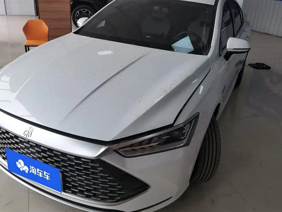 Qin PLUS 2024 Glory, версия DM-i, ведущий тип на 55 км