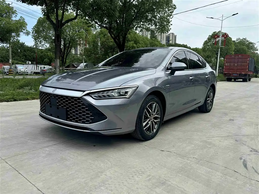 Отличный тип Qin PLUS 2023 Champion Edition DM-i на 120 км