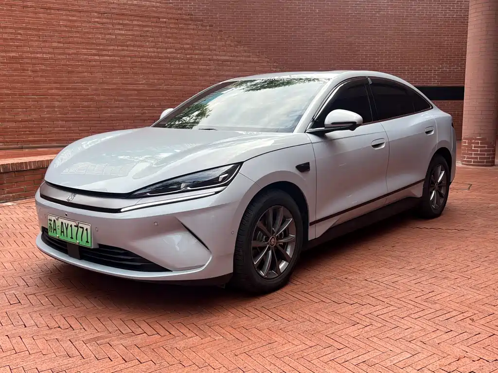 Qin L 2025 EV 545 км Трансцендентный тип