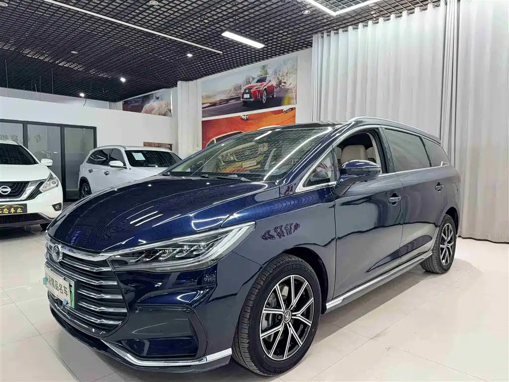 Флагманская модель Song Max New Energy 2022 DM-i длиной 105 км