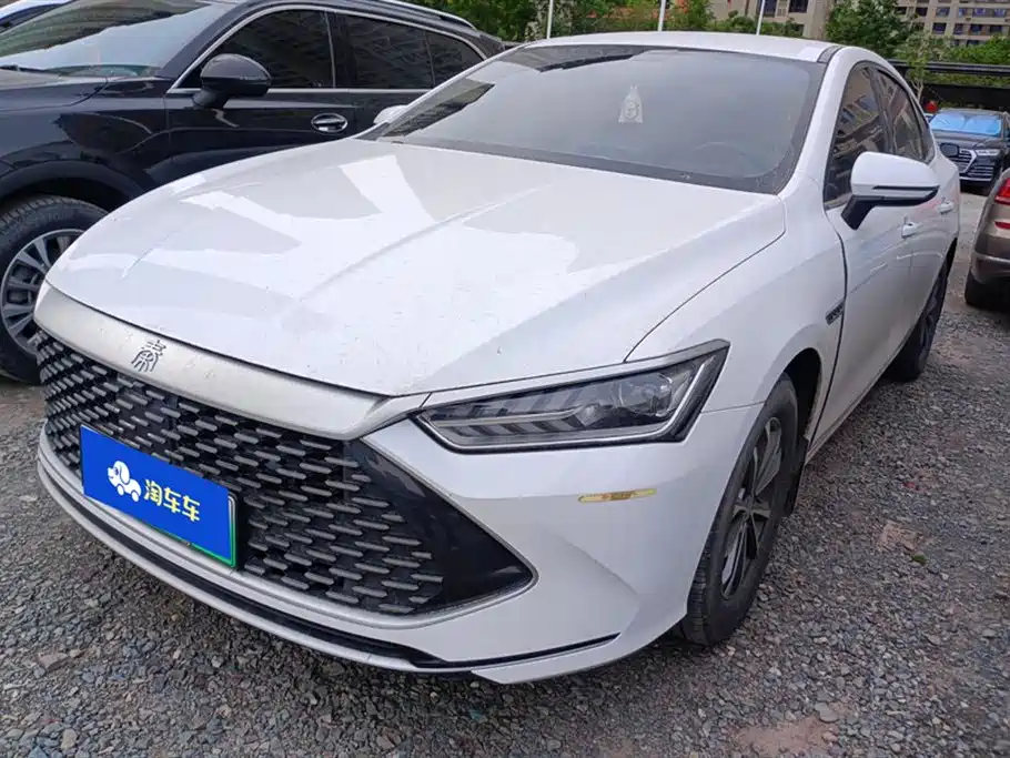 Qin PLUS 2023 Чемпионская версия DM-i лидирующего типа на 55 км