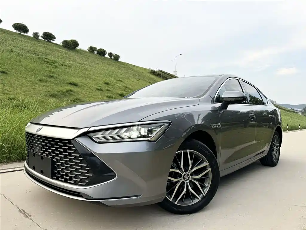 Qin PLUS 2023 Чемпионская версия DM-i на 120 км лидирующего типа