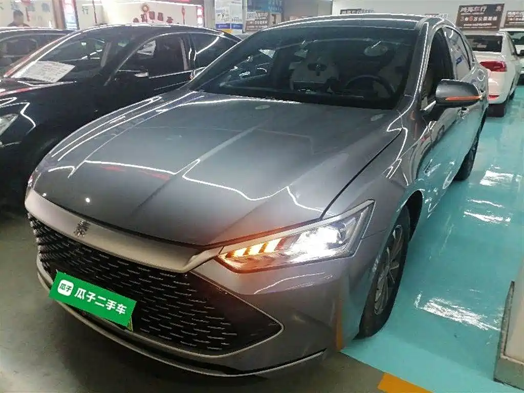 Qin PLUS 2023 Чемпионская версия DM-i лидирующего типа на 55 км