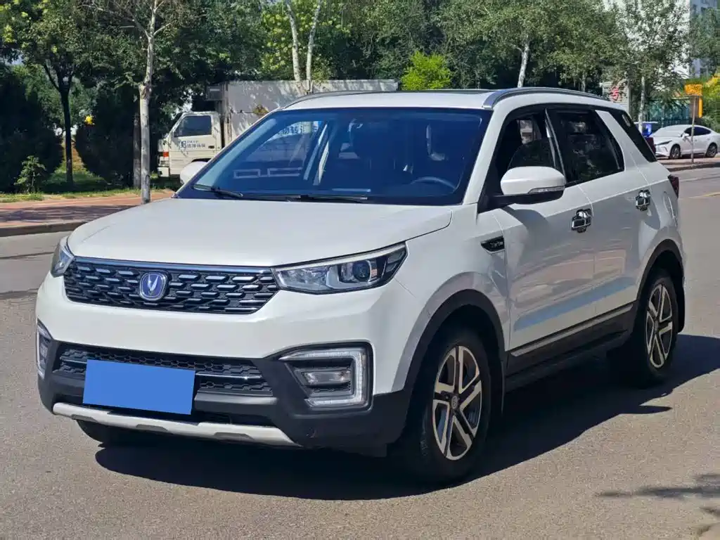 Changan CS55 2019 1.5T automatic dazzling color type country VI